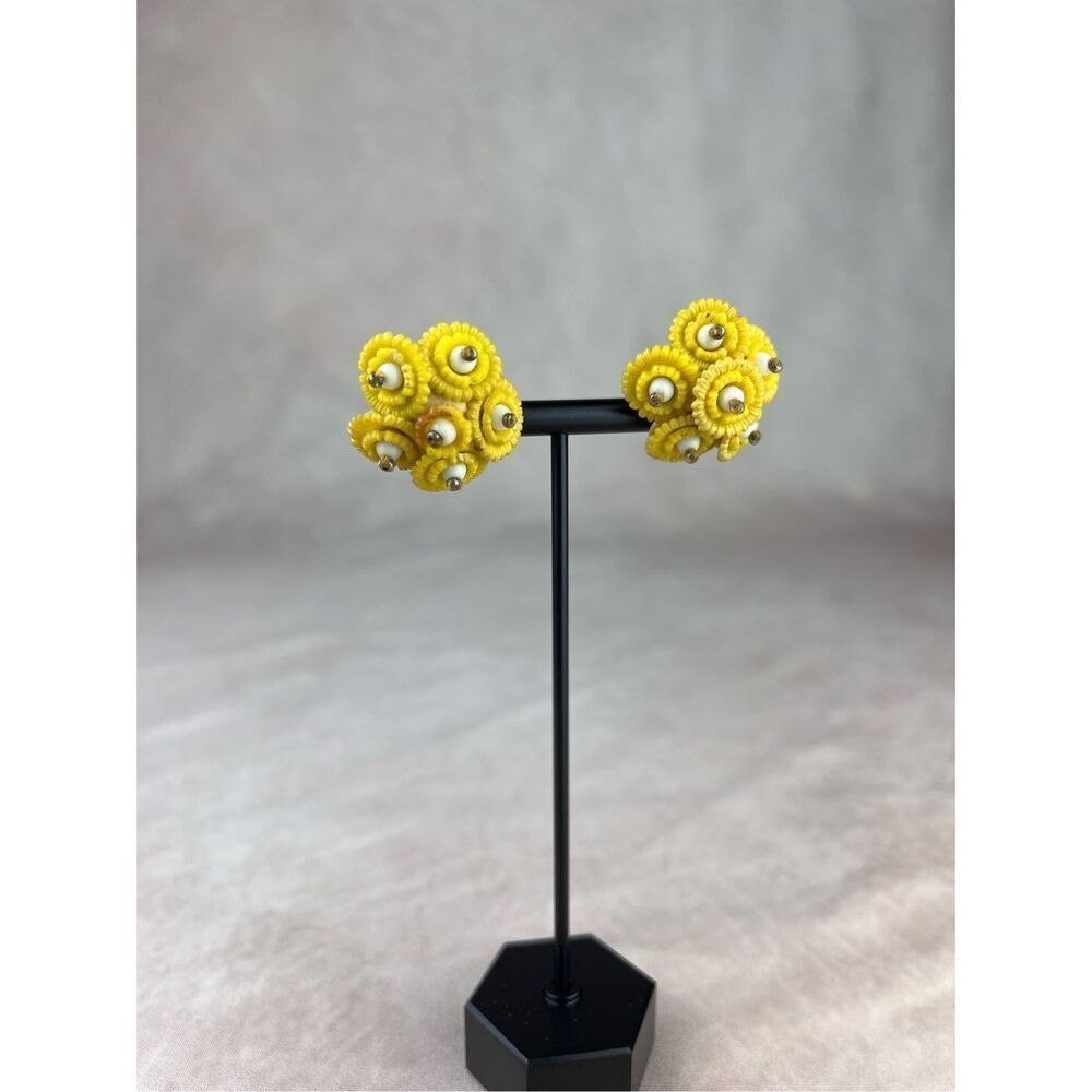 Vintage 1950s 1960s Flower Power Screwback Earrings